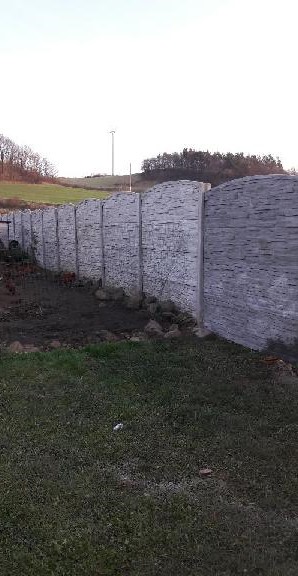 montaz-ogrodzenia-betonowego-Wierzchoslawice